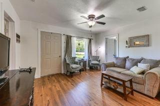 Pet-Friendly Home with 1-Acre Yard in Aubrey - Aubrey - 7