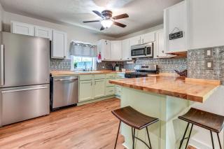 Pet-Friendly Home with 1-Acre Yard in Aubrey - Aubrey - 1