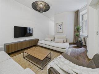Raw and Refined 2BR Old Town Apartment - Riga - 0