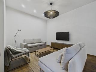Raw and Refined 2BR Old Town Apartment - Riga - 6