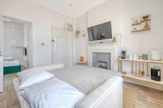 Wanstead gem! Bright, cosy & immaculate 1 bed apartment on the high street! - 3