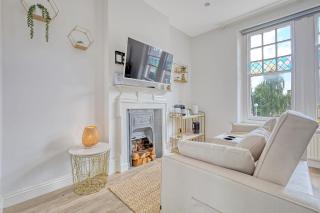 Wanstead gem! Bright, cosy & immaculate 1 bed apartment on the high street! - 0