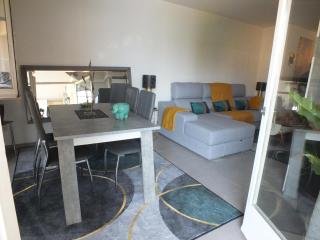 Bonito apartamento de 2 habitaciones en Roses con estacionamiento, aire acondicionado, cerca del centro y de la playa - ES-204-46 - 3