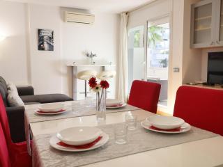 Alquiler Apartamento en Residencial Porto Marina,Roses, para los amantes de la bicicleta, el running, los paseos, el sol y el relax junto a la piscina, un entorno de parques naturales, playas y ambiente vacacional - ES-366-1 - 1