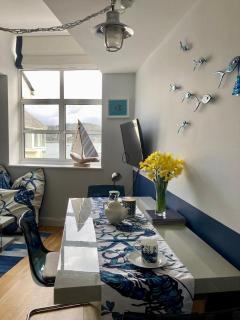 'Shorebird' central apartment, sea views & parking - 6