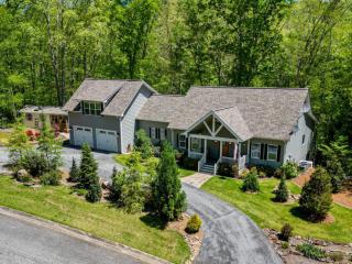 Robin's Nest - 4 Bed - Hot Tub & Game Room - Dahlonega - 0