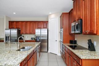 Spectacular Home Near Disney With Private Pool, Movie Theater And Pool Table With Waterpark & Resort Access - 332Sf - Orlando - 2