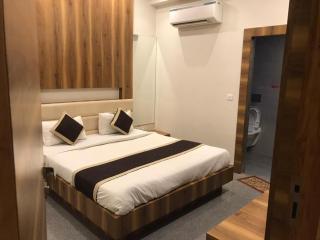 Divya Hotel & Restaurant - Mount Ābu - 9