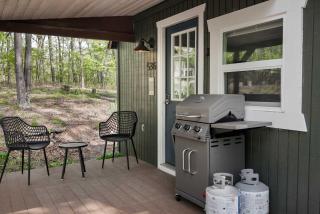 Tiny Cabin w Fire Pit Game Room and Dog Friendly - Great Cacapon - 7