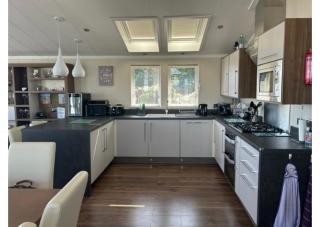 Superior, Willerby New Hampshire, 3 Bed, 42ft by 20ft Lodge, Kestral Way, Wraparound Glass Decking, Private Parking, No through road, Free Wifi - Exmouth - 6