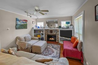 Vintage Beach Cottage - Seaside - 8