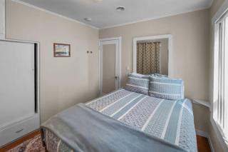 Vintage Beach Cottage - Seaside - 4