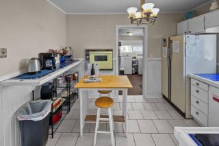 Vintage Beach Cottage - Seaside - 3