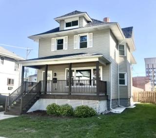 Spacious 5-Bedroom Retreat in Forest Park - Forest Park - 0