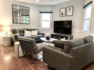 Spacious 5-Bedroom Retreat in Forest Park - Forest Park - 9