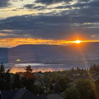 Hilltop Vistas Kelowna - Kelowna - 9