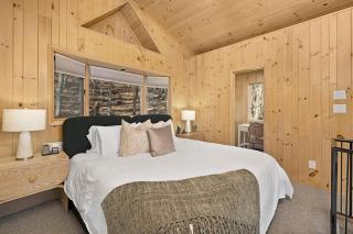 Chalet Getaway, Hot Tub, Pet Friendly! - Seven Devils - 3