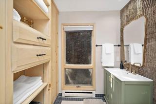 Chalet Getaway, Hot Tub, Pet Friendly! - Seven Devils - 1