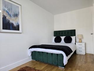 Modern 2BR flat in Aldgate and Tower Hill - 0