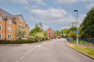 Modern Comfort 2BR Flat with Free Parking in Oadby - Oadby - 5