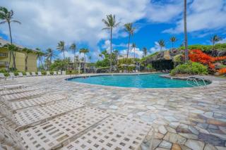Simple but Idyllic Oceanfront Resort w King Bed - Lihue - 6