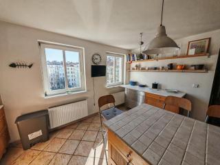Elegant and Spacious 4BR Loft in Charming Vinohrady - Prag - 0