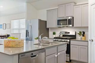 Family Friendly - Private - Spacious - Modern - Pool - Round Rock - 4