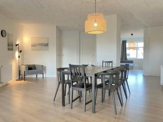 Central and Spacious Apartment for 10 - Randers - 3