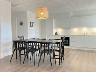 Central and Spacious Apartment for 10 - Randers - 2