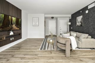 Posh 2BR Retreat Gym, Prkng and Scenic Rooftop - Arlington - 9