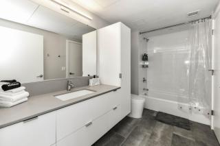 Posh 2BR Retreat Gym, Prkng and Scenic Rooftop - Arlington - 5