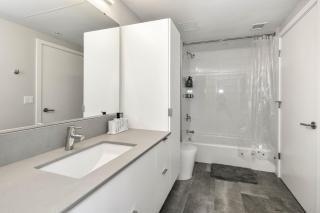 Posh 2BR Retreat Gym, Prkng and Scenic Rooftop - Arlington - 3