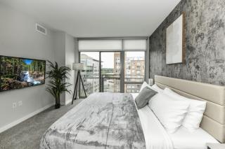 2BR Urban Retreat Gym Parkng and Scenic Rooftop - Arlington - 5