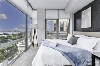 Chic 2BR Retreat Gym Parkng and Scenic Rooftop - Arlington - 9