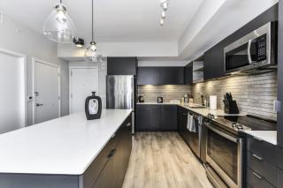 Chic 2BR Retreat Gym Parkng and Scenic Rooftop - Arlington - 3