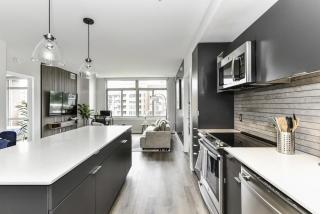 Stylish 2BR Retreat Gym Parkng and Scenic Rooftop - Arlington - 1