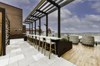 Urban 2BR Oasis with Scenic Rooftop and Gym - Arlington - 5