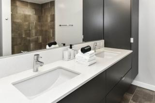 Urban 2BR Oasis with Scenic Rooftop and Gym - Arlington - 1