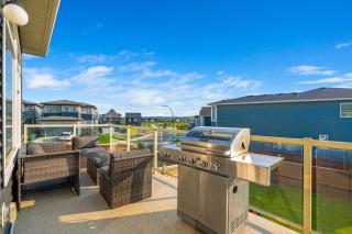 The Ultimate Getaway with Central AC, 3 King Beds, Hot Tub, Pool Table and More - Balzac - 6