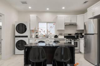 Darth Vaders Lair - 10 mins to Disney - Sleeps 6 - Anaheim - 8