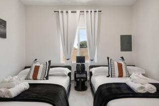 Darth Vaders Lair - 10 mins to Disney - Sleeps 6 - Anaheim - 7