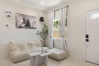 Darth Vaders Lair - 10 mins to Disney - Sleeps 6 - Anaheim - 5