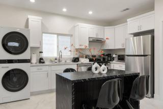 Darth Vaders Lair - 10 mins to Disney - Sleeps 6 - Anaheim - 2