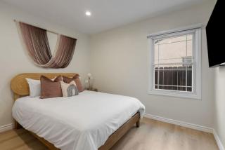 Stunning Retro Beach Oasis, Dual Living, Pool - 1