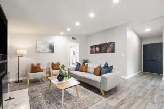 Galactic Getaway Close to Disney with Pool and Games - Anaheim - 7