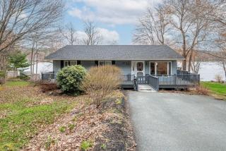 The Tranquil lake-house at Fletchers Lake - Fall River - 6
