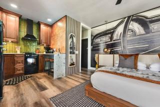 HostWise Stays - Grandview Studio, Skyline Views, Private Parking - 3