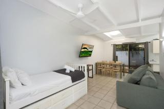 Unit 183 Amaroo Spacious Family Unit - Nelly Bay - 4