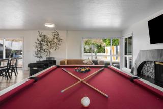 2-Story Sanctuary - Spacious Hot Tub - Billiards - Los Angeles - 9