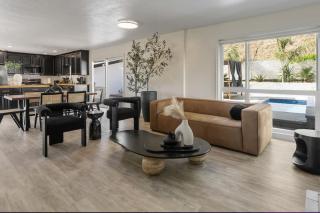 2-Story Sanctuary - Spacious Hot Tub - Billiards - Los Angeles - 1
